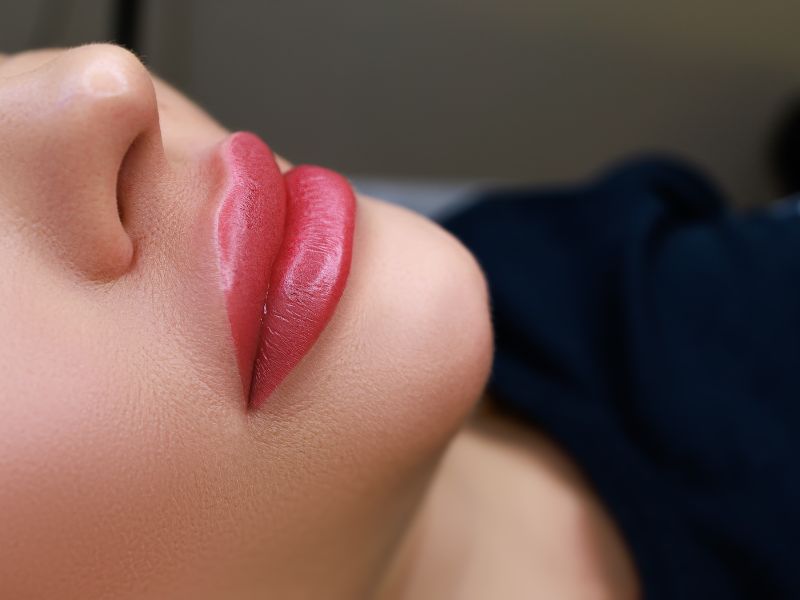 Hiện tượng sưng môi sau khi cấy sinh học sẽ khỏi nhanh sau vài ngày