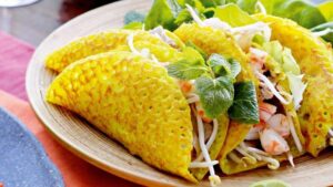 Nên ăn bánh xèo chay sau khi cắt mí để đảm bảo an toàn