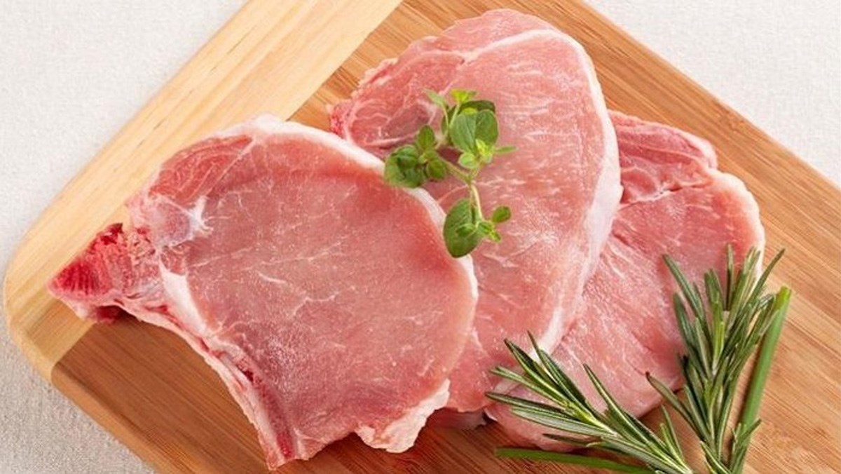 Cá, thịt heo nạc và đậu phụ cung cấp protein lành tính, kháng viêm, giúp vết mổ nhanh lành thay cho thịt gà.