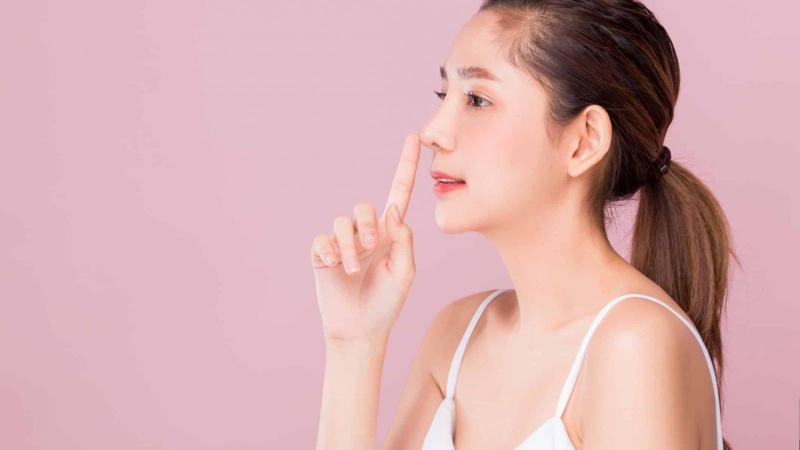 Cắt cánh mũi thích hợp khi cánh mũi dày bè, cần cắt bỏ mô sụn dư thừa để thu gọn vĩnh viễn.