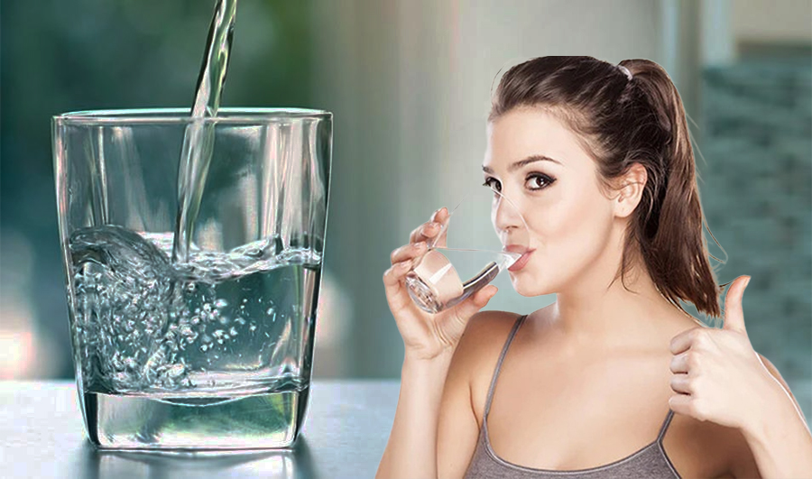 Uống khoảng 2 lít nước ấm mỗi ngày giúp vết tiêm mau lành và tránh làm ảnh hưởng đến cấu trúc filler.