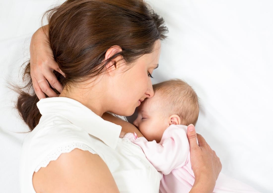 Đang cho con bú cắt mí được không? Rủi ro từ thuốc tê và hồi phục