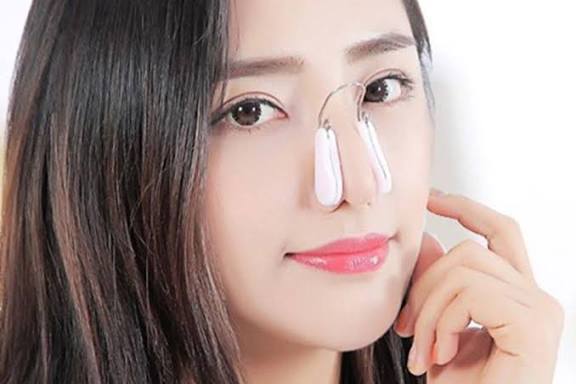 Dụng cụ kẹp nâng mũi có hiệu quả không? Các lưu ý cần biết
