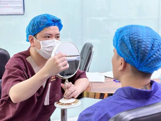 Gây mê toàn thân chỉ chỉ định khi cắt mí kết hợp nhiều đại phẫu phức tạp hoặc bệnh nhân không thể hợp tác.