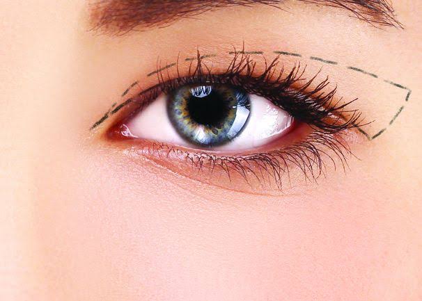 Ngừng ngay vitamin E, báo bác sĩ theo dõi và kiểm tra các dấu hiệu chảy máu hoặc bầm tím bất thường.