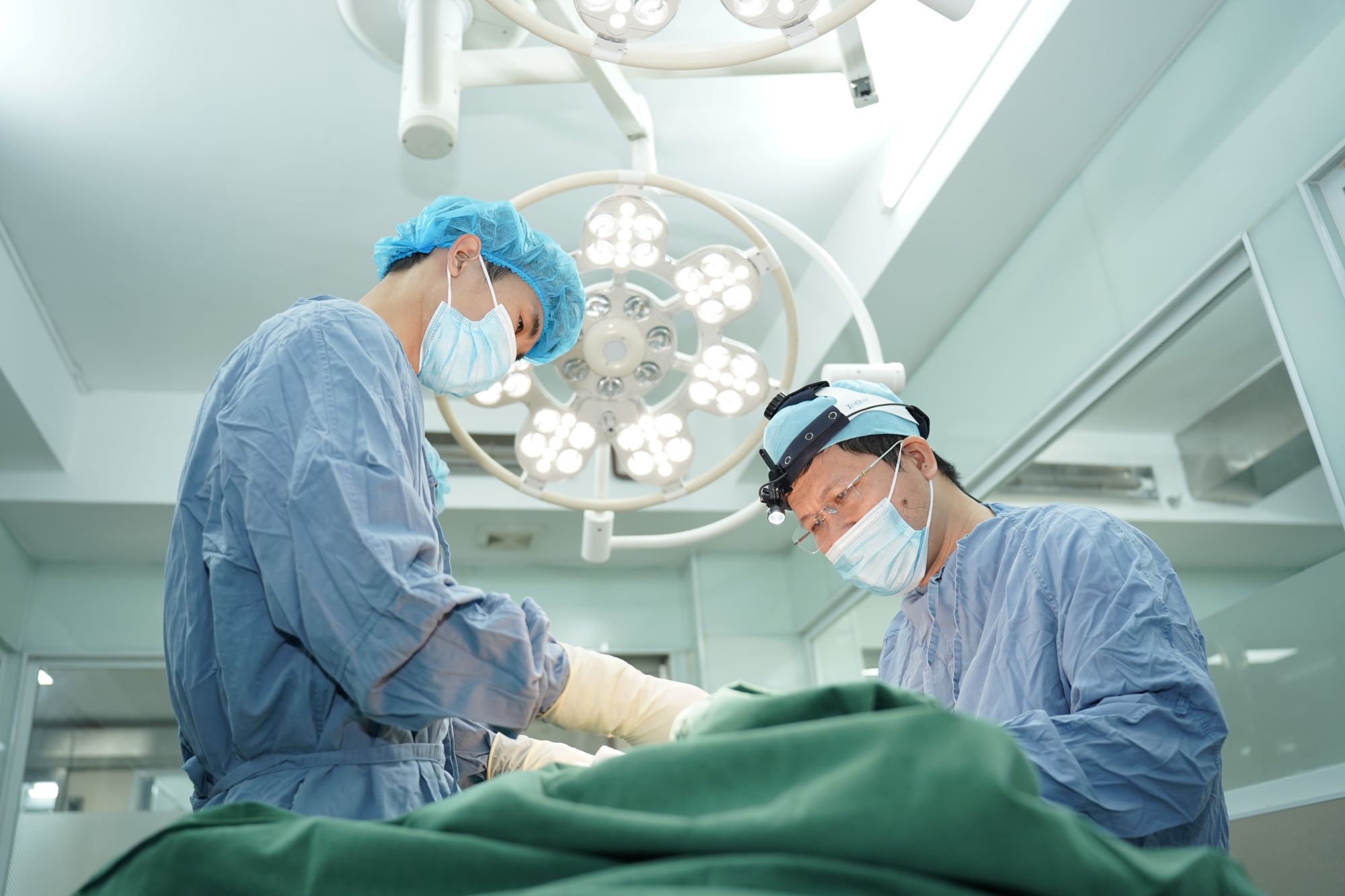 Nâng mũi Golden Line là tên thương mại định hình dáng mũi tỷ lệ vàng hài hòa gương mặt Á Đông.
