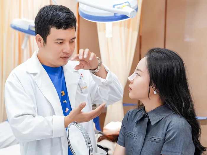 Giá nâng mũi phụ thuộc kỹ thuật thực hiện, loại sụn sử dụng, tay nghề bác sĩ và mức độ sửa lại.